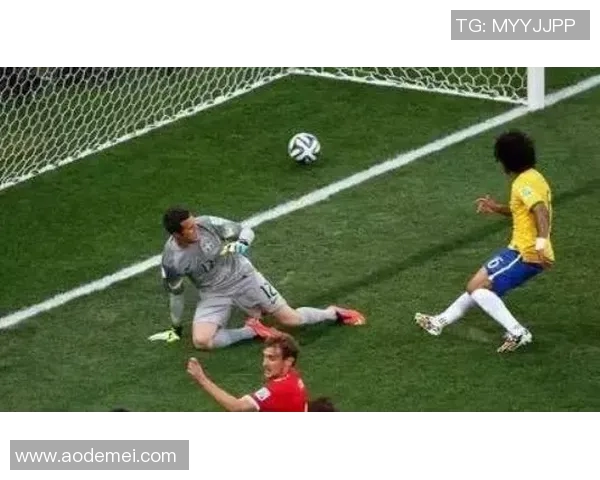 足球明星乌龙球引发热议赛场意外成焦点球迷反应各异 足球明星乌龙球引发热议赛场意外成焦点球迷反应各异